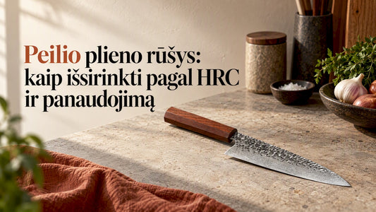 Kaltinio Harumi šefpjaustymo peilis ant stalo