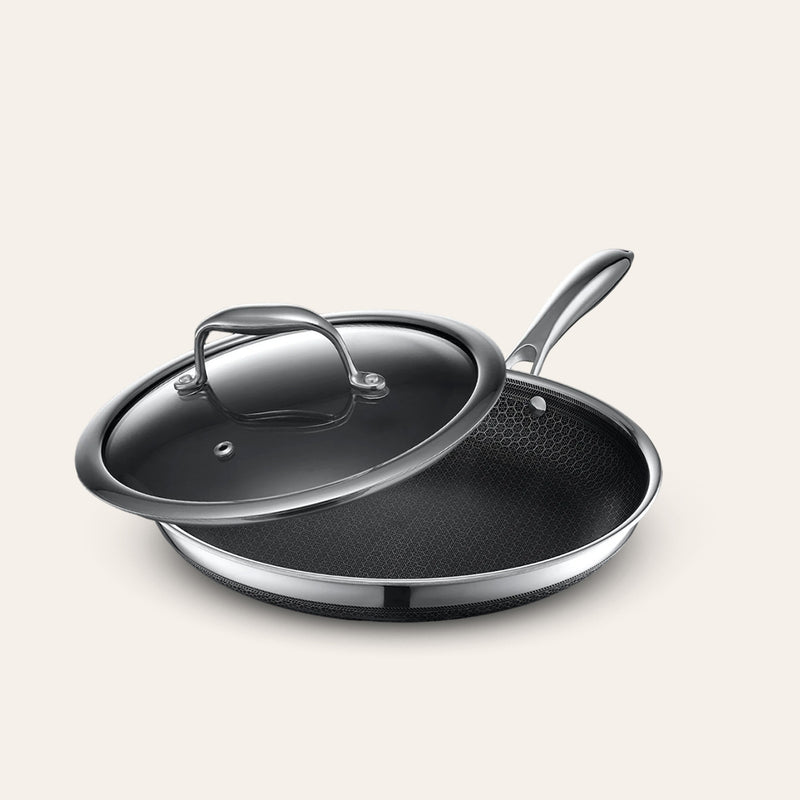 28 cm keptuvė su dangčiu